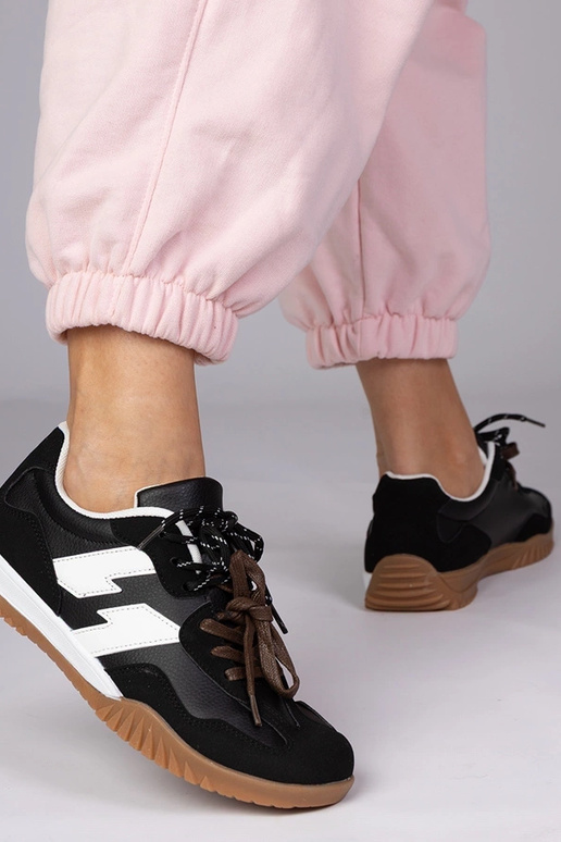 Schwarze Sportschuhe mit bunten...