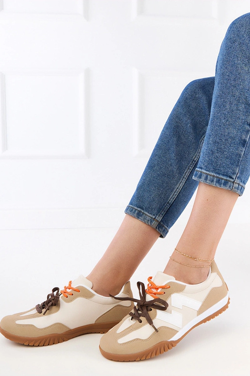 Baskets couleur sable avec lacets...