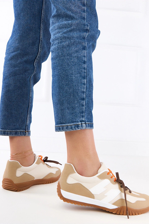 Baskets couleur sable avec lacets...