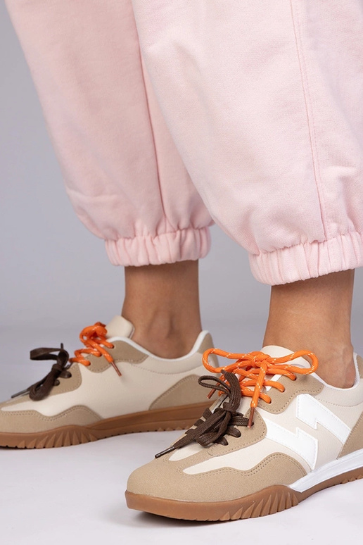 Zandkleurige sportschoenen met...