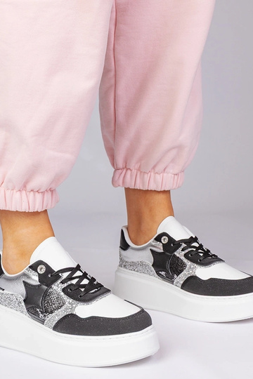 Schwarze Sportschuhe mit Glitzer und Tiermuster, „Bertula"
