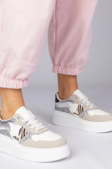 Zandkleurige sneakers met...