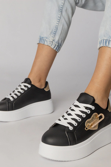 Baskets noires avec un...