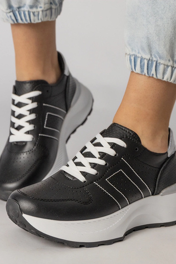 Zwarte sneakers met zilveren inzet, „Lenkuta" 2