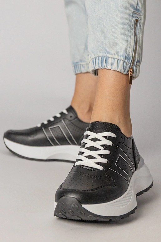 Baskets noires avec une insertion...