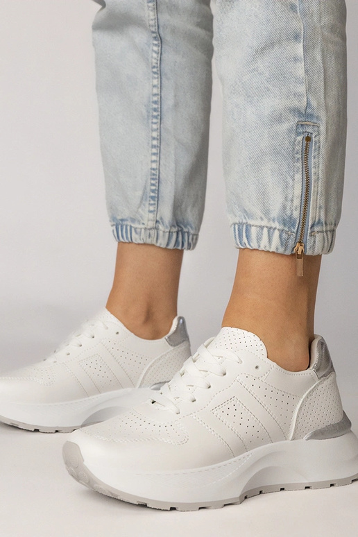 Witte sportschoenen met zilveren...