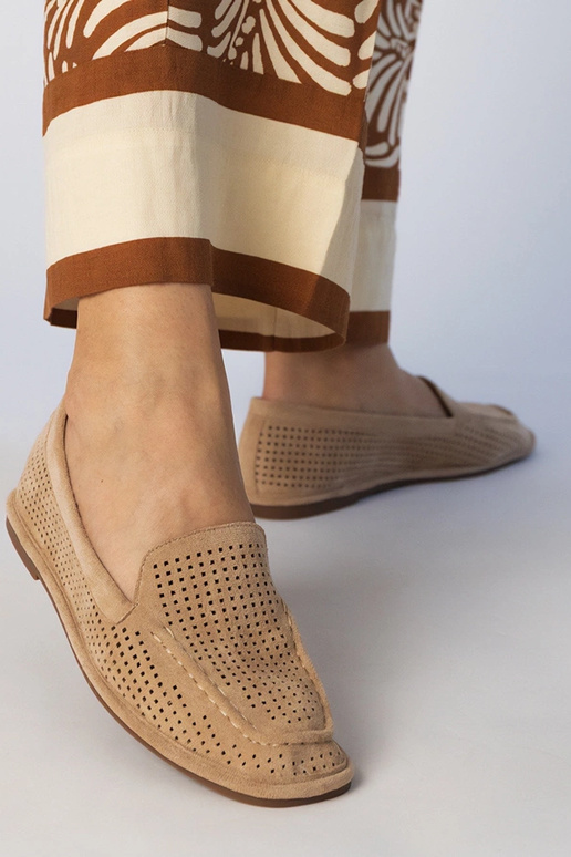 Sandfarbene durchbrochene Mokassins...