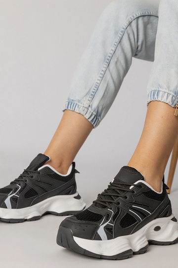 Baskets de sport noires sur... 2