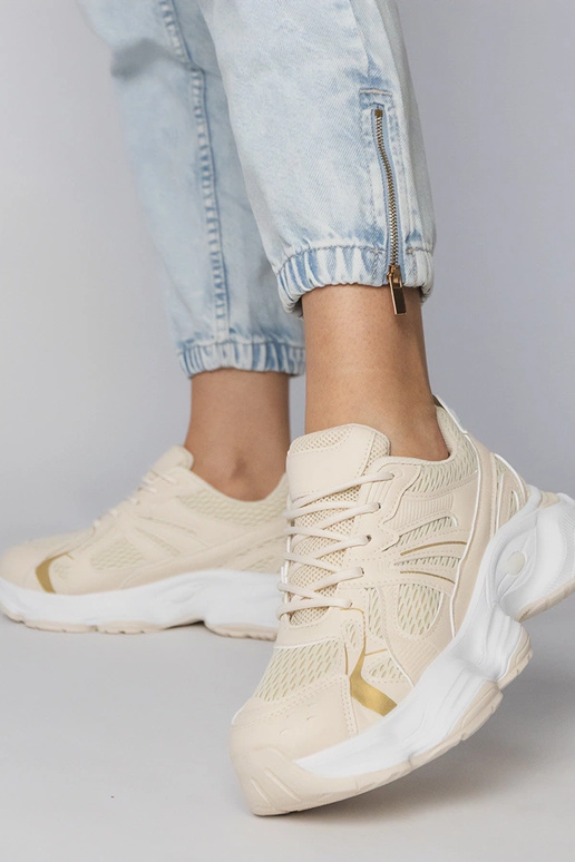 Sandfarbene Sportschuhe mit massiver...