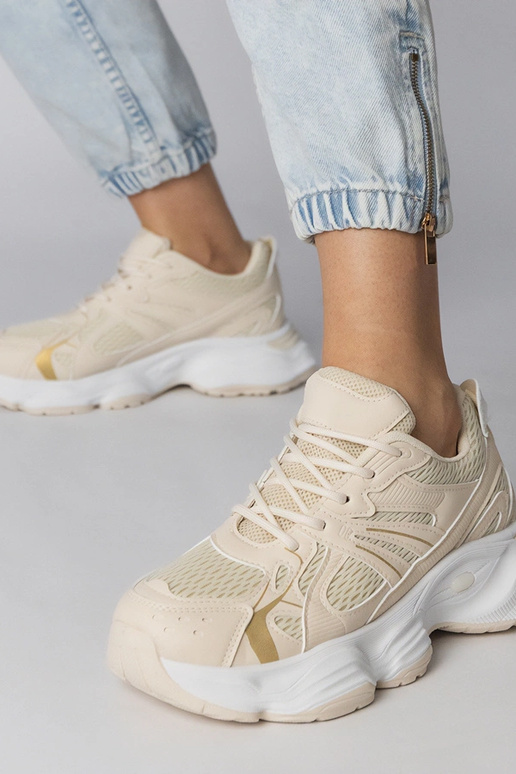 Sandfarbene Sportschuhe mit massiver...