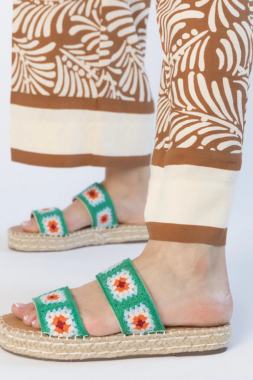 Grüne Espadrilles-Slipper mit...