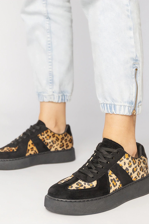 Baskets de sport noires à motif...