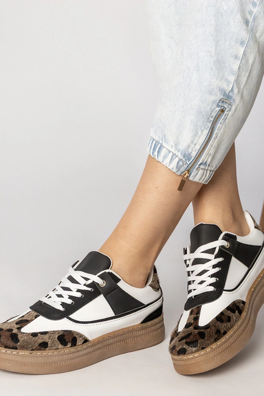 Schwarz-weiße Sneakers mit...