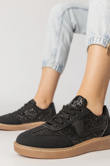 Zwarte dames sportschoenen...