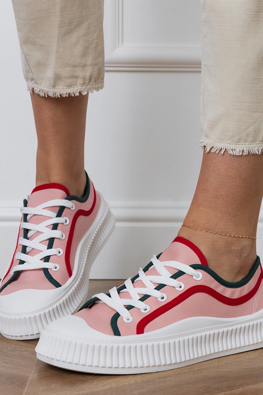 Roze dames schoenen op een platform,...