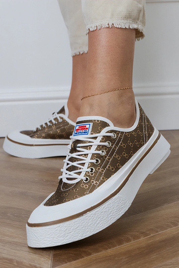 Bruine dames schoenen op een platform, „Greta" 2