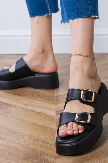 Chaussons noirs avec boucles sur les lanières Wollis 2