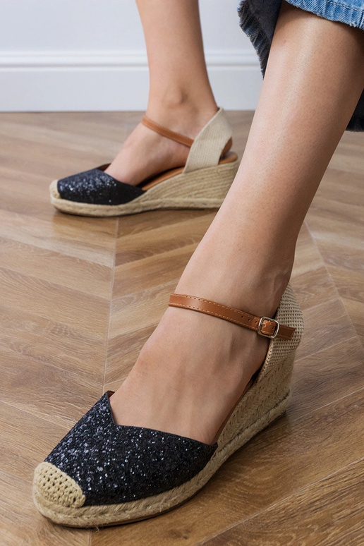 Sandales noires brillantes sur...