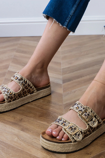 Induri glanzende espadrilles met luipaardprint en gespen 2