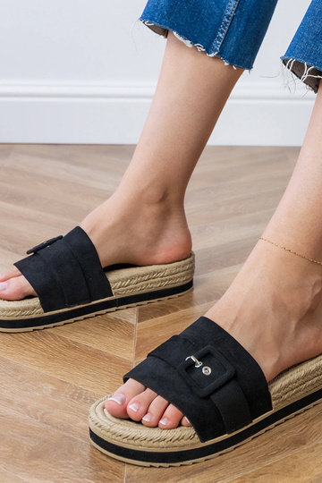 Lunda zwarte slippers op een platform met decoratieve gesp 2