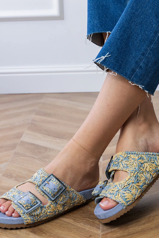 Blauwe gebreide slippers met gespen...