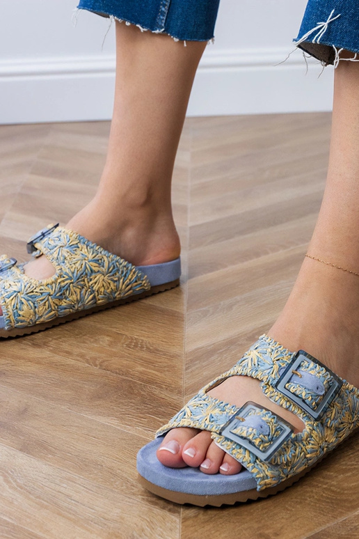 Blaue gestrickte Hausschuhe mit...