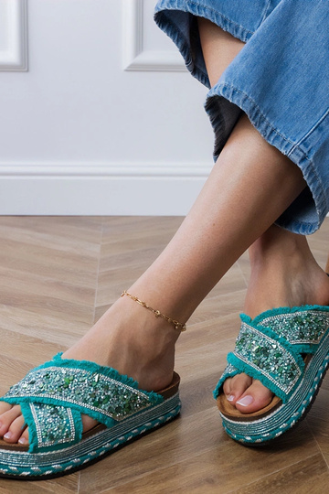 Mules vertes avec des cristaux de zircon sur les sangles, « Kelara » 2