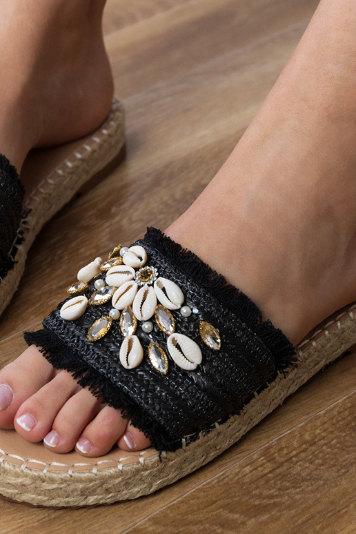 Mules noires de type espadrilles avec... Mules noires de type espadrilles avec...