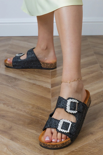 Zwarte slippers op kurken...