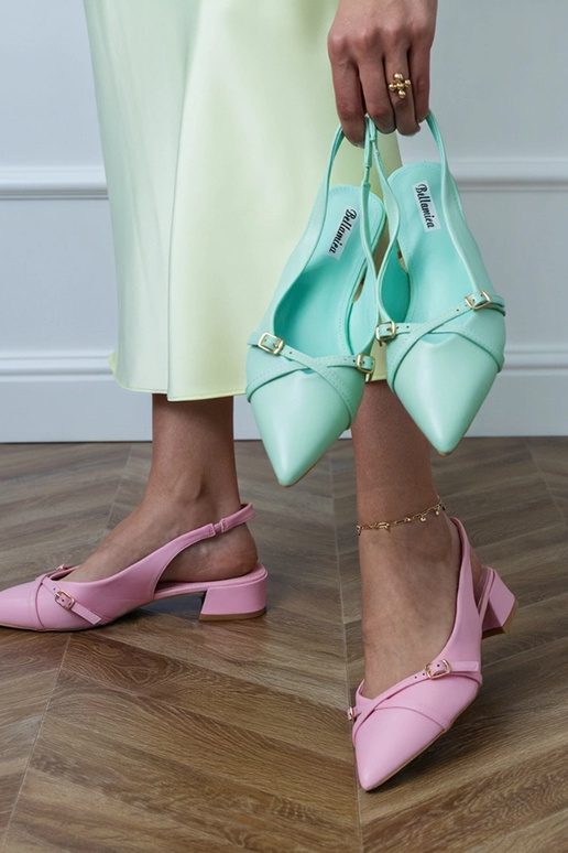 Roze sandaaltjes op lage hak met open...