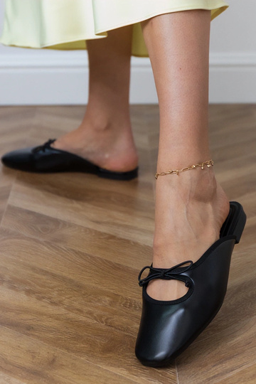 Schwarze geschlossene...