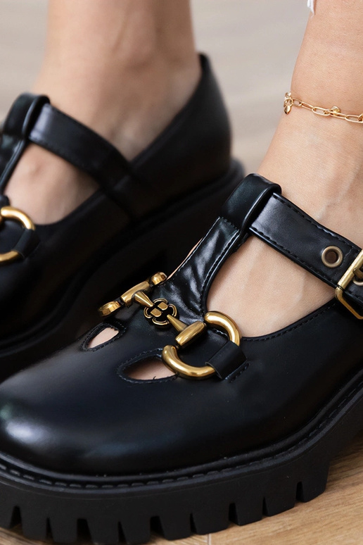 Chaussons noirs à semelle épaisse...