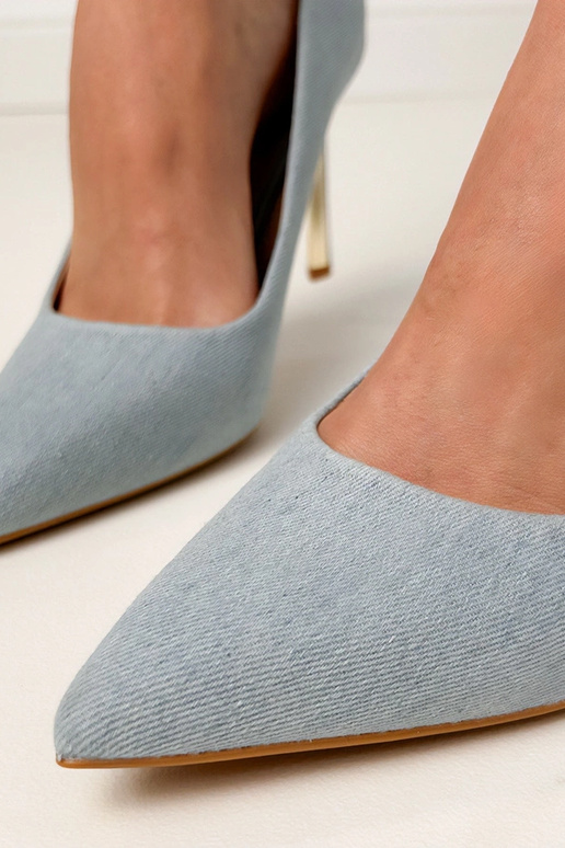 Jeansfarbene klassische Sandalen mit... Jeansfarbene klassische Sandalen mit...