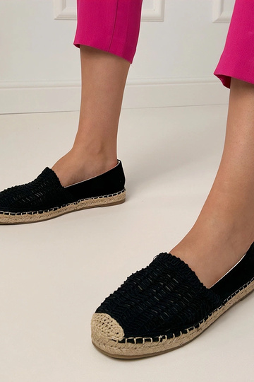 Zwarte gehaakte espadrilles op een platform Plevis