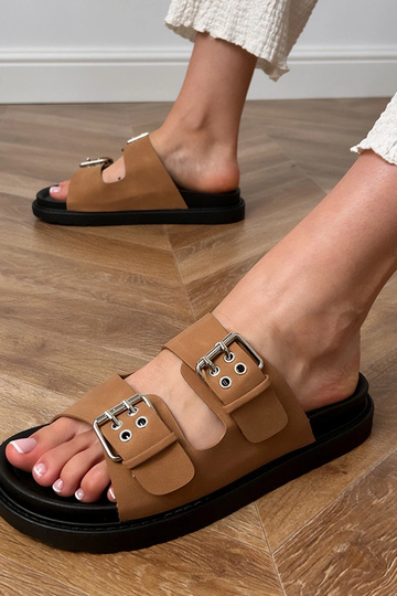 Bruine slippers met gespen... 2