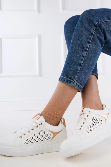 Witte sneakers met gouden details op platform Remmi