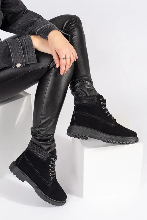 Damenschuhe sind aus Naturleder in...