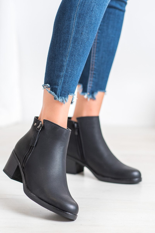 Bottines avec talons Bottines avec talons