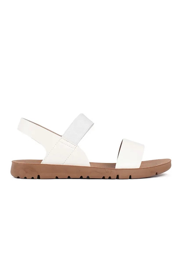 Klassieke witte sandalen...