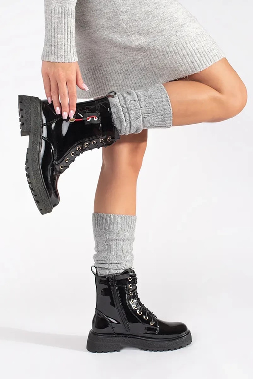 Chaussures vernies à lacets noires