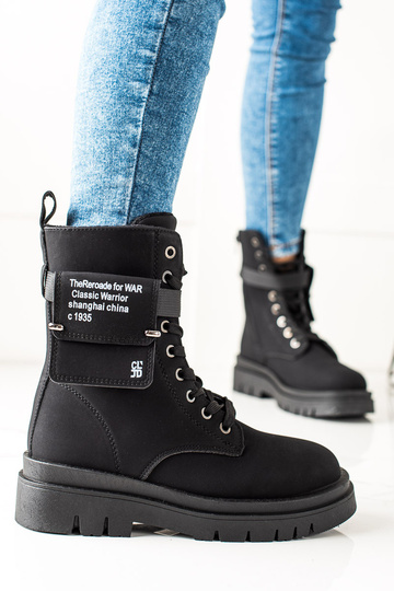 bottes noires avec une poche 2