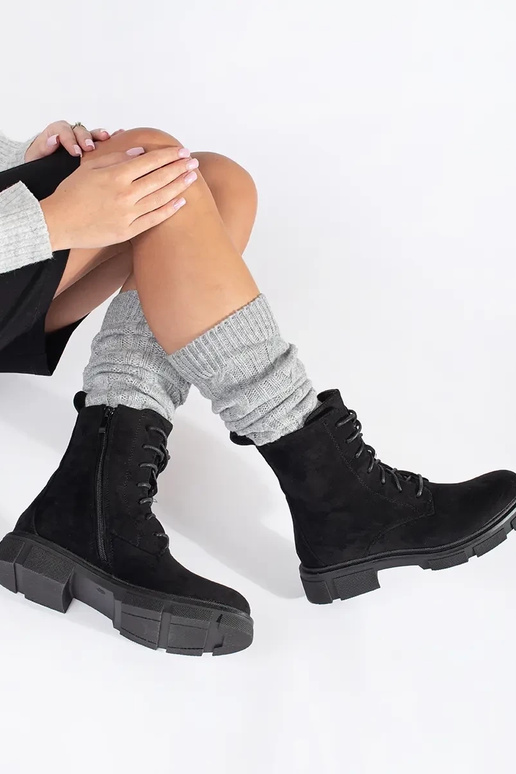 Wildleder-Damenschuhe mit Schnürsenkeln Wildleder-Damenschuhe mit Schnürsenkeln