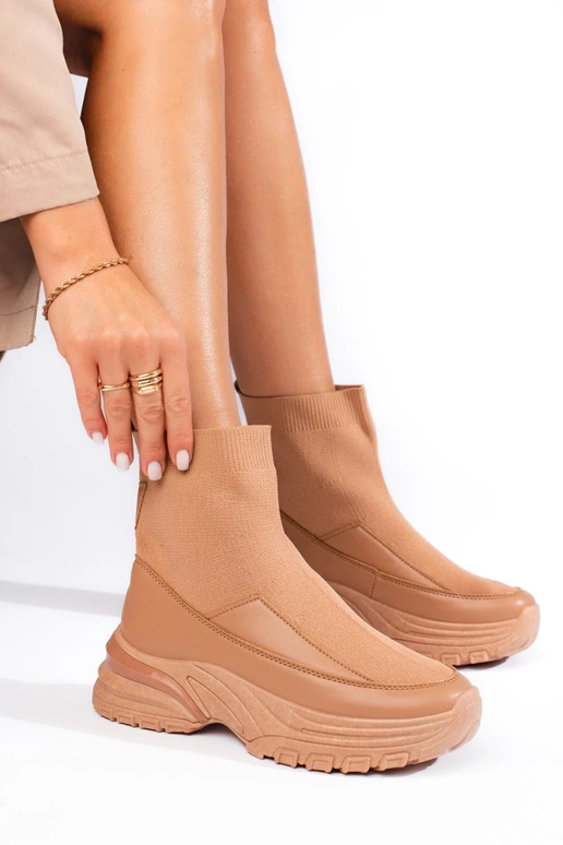 Sportliche Damenschuhe in brauner Farbe Sportliche Damenschuhe in brauner Farbe