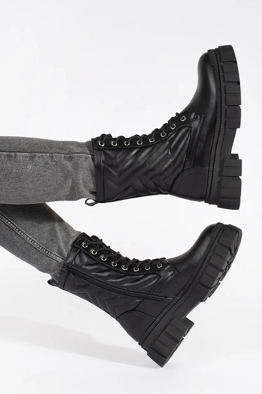 Laarzen met gestikt patroon