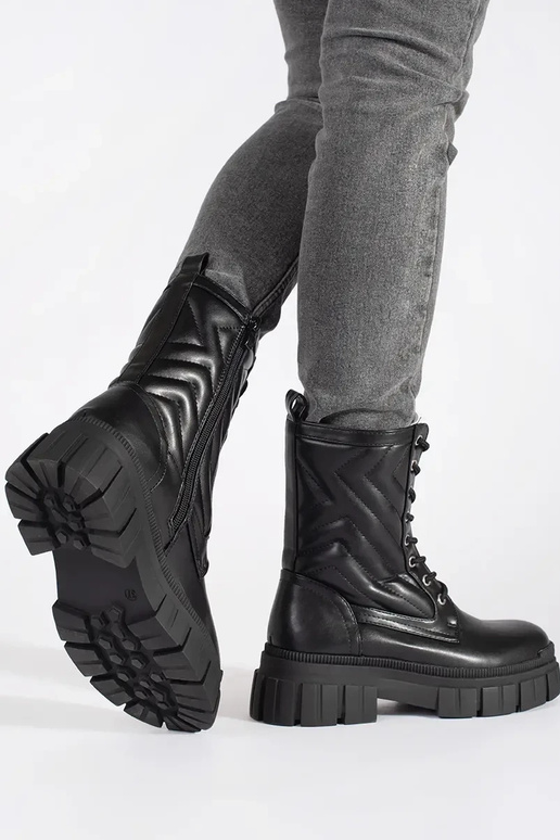 Laarzen met gestikt patroon