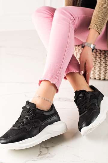 KLASSIEKE ZWARTE SNEAKERS 2