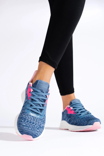 met riemen sportschoenen... 2