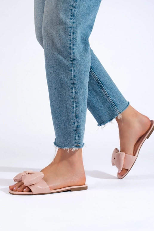 Chaussons roses avec un ruban Shelovet