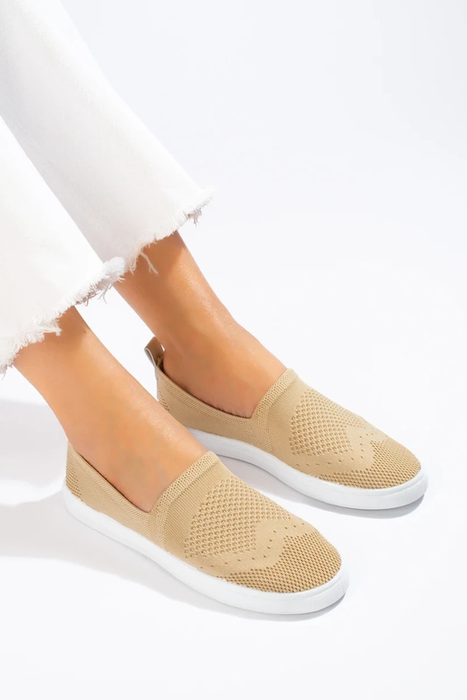 avec éléments ajourés Chaussures... avec éléments ajourés Chaussures...