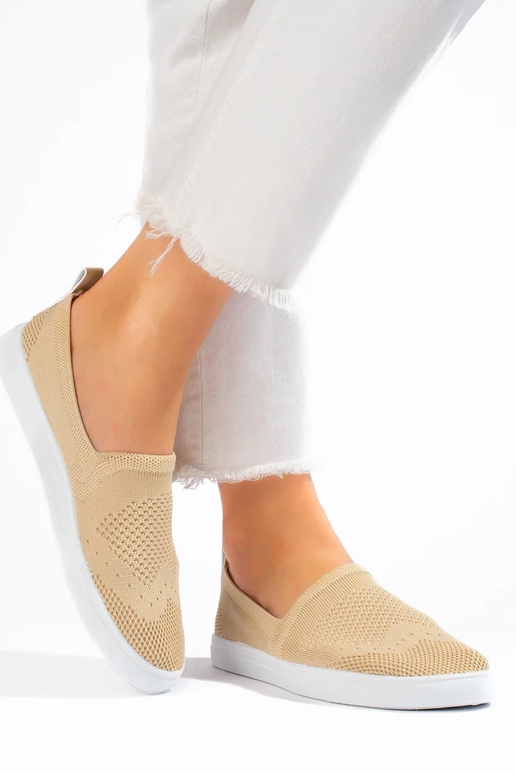 avec éléments ajourés Chaussures... avec éléments ajourés Chaussures...